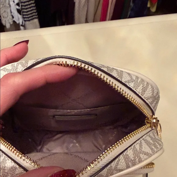 Michael Kors Beige and Pink Floral Crossbody Bag - Picture 4 of 7